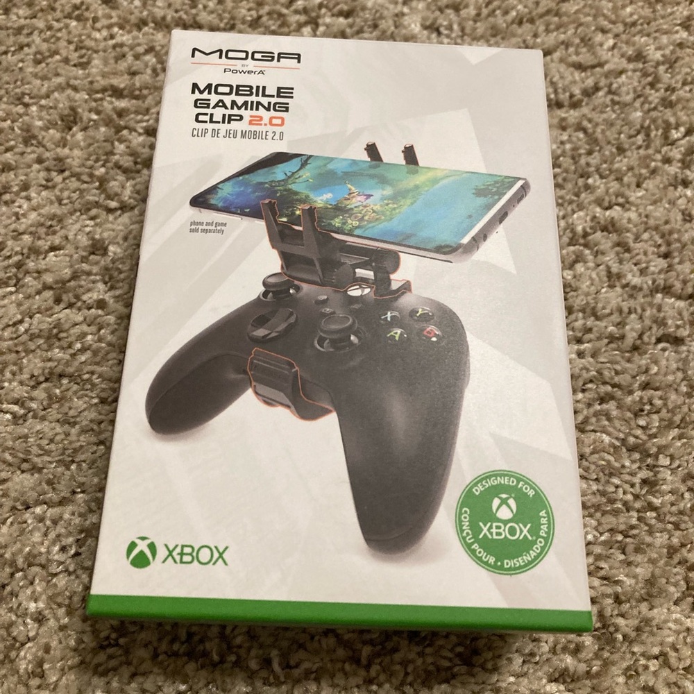 Moga by PowerA Mobile Gaming Clip 2.0 for gaming XBOX Controller to hold phone